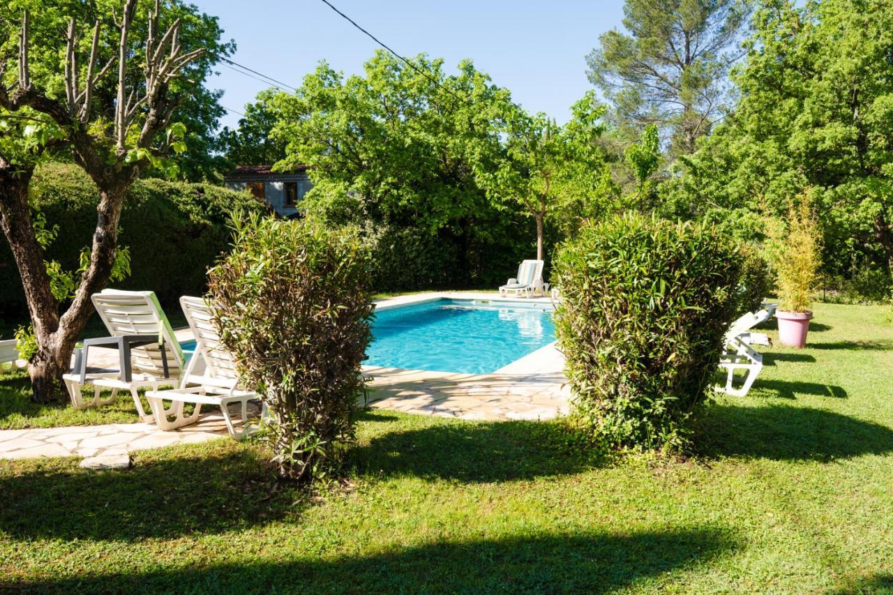 Au Bien Etre Piscine Chauffee Hotel Villecroze Exterior photo